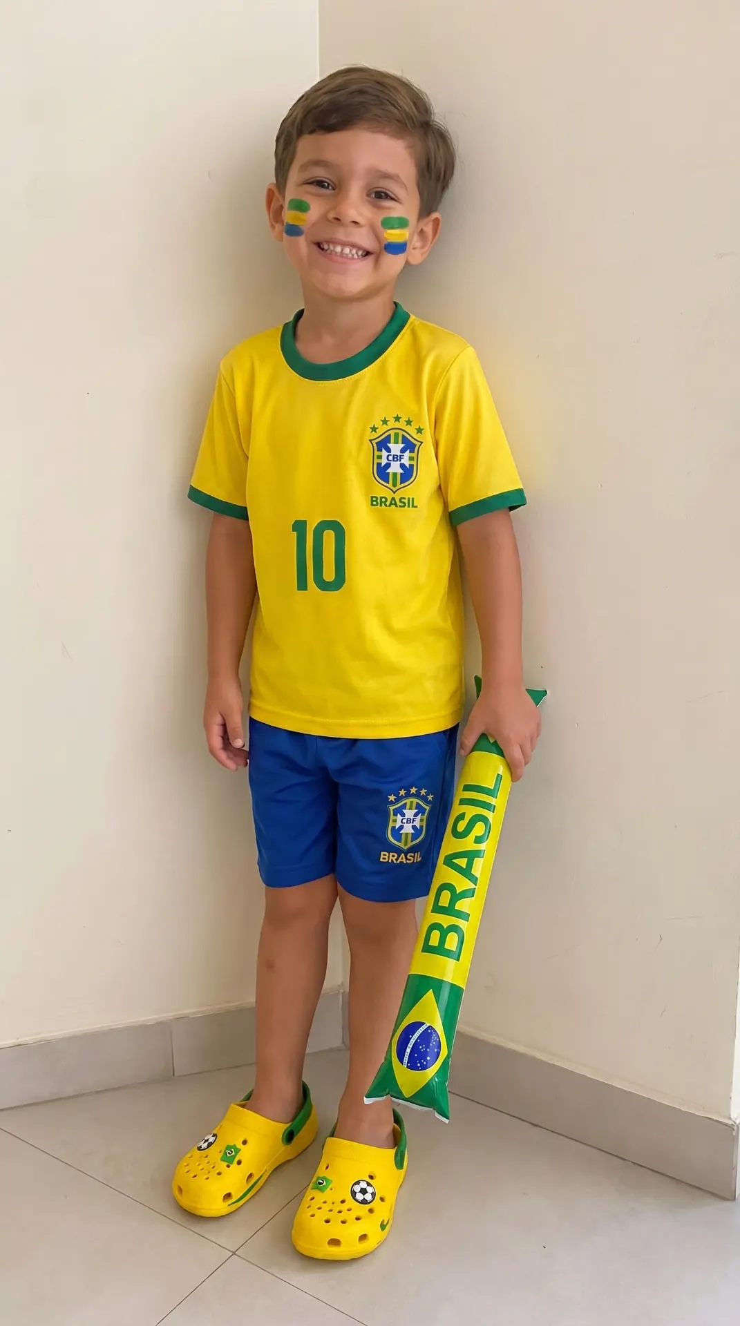 Criança torcendo pelo Brasil